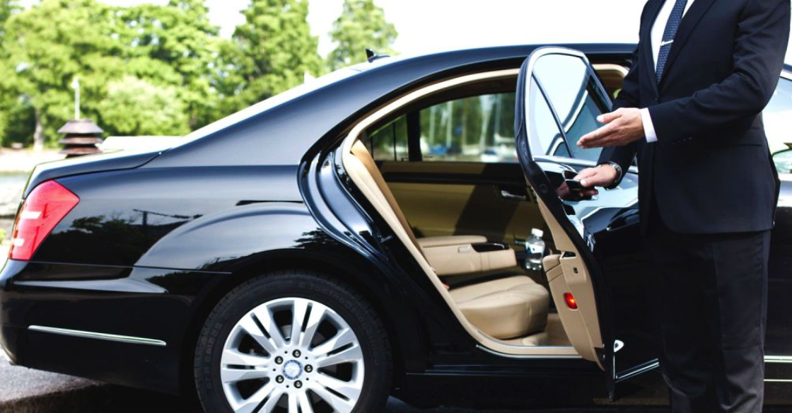 Exploring the Benefits of Hiring a Chauffeur Service
